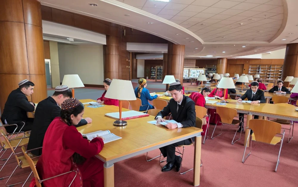 Kitap dünýäsi bilen tanyşlyk